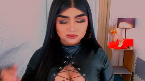 Snapshot of luxsasha chatting on 11/04/25, 12:21 Sasha Blaire online show from 11/04/25, 12:21