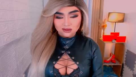 Snapshot of luxsasha chatting on 11/13/25, 07:07 Sasha Blaire online show from 11/13/25, 07:07