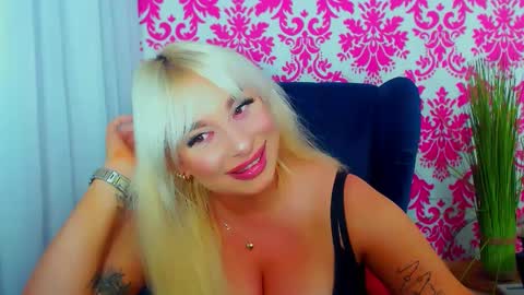 Snapshot of luxuriaaa chatting on 12/06/24, 03:22 Luxuriaa online show from 12/06/24, 03:22