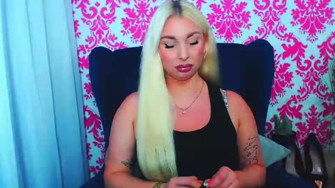 Snapshot of luxuriaaa chatting on 10/12/25, 07:24 Luxuriaa online show from 10/12/25, 07:24