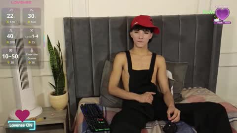 Snapshot of luxuryheaven chatting on 10/07/25, 08:39 Tommy and Polly online show from 10/07/25, 08:39