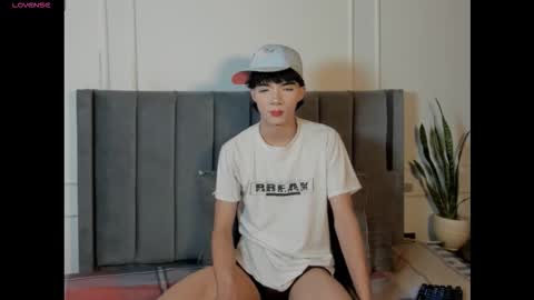 Snapshot of luxuryheaven chatting on 10/20/25, 07:58 Tommy and Polly online show from 10/20/25, 07:58