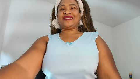 Snapshot of luxy_benet chatting on 03/18/26, 09:12 Big Benet online show from 03/18/26, 09:12