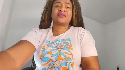 Snapshot of luxy_benet chatting on 03/20/26, 08:19 Big Benet online show from 03/20/26, 08:19