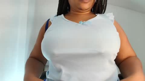 Snapshot of luxy_benet chatting on 04/06/26, 08:15 Big Benet online show from 04/06/26, 08:15
