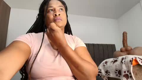 Snapshot of luxy_benet chatting on 04/26/26, 07:17 Big Benet online show from 04/26/26, 07:17