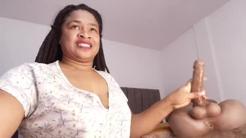 Snapshot of luxy_benet chatting on 04/29/26, 09:43 Big Benet online show from 04/29/26, 09:43