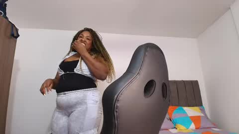 Snapshot of luxy_benet chatting on 05/10/26, 08:14 Big Benet online show from 05/10/26, 08:14