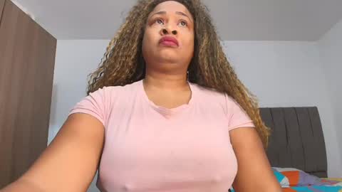 Snapshot of luxy_benet chatting on 05/19/26, 08:31 Big Benet online show from 05/19/26, 08:31