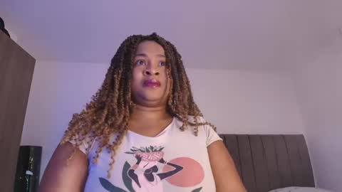 Snapshot of luxy_benet chatting on 06/07/26, 09:35 Big Benet online show from 06/07/26, 09:35