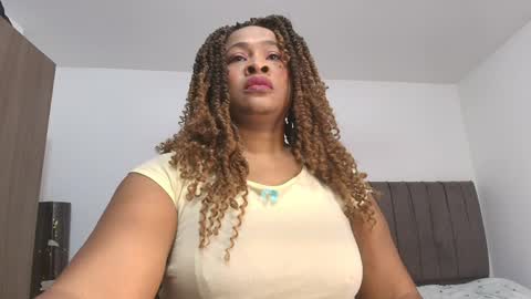 Snapshot of luxy_benet chatting on 06/08/26, 12:27 Big Benet online show from 06/08/26, 12:27