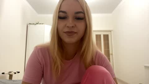 Mia online show from 09/11/25, 06:19