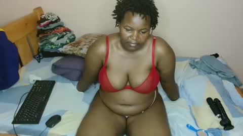 Snapshot of luzremi chatting on 02/13/26, 04:03 luzremi online show from 02/13/26, 04:03