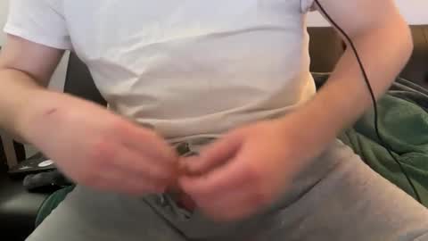 Snapshot of lvernon710 chatting on 03/11/25, 05:35 lvernon805 online show from 03/11/25, 05:35