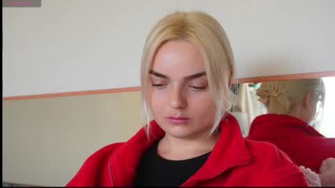 Lana online show from 10/21/25, 11:55