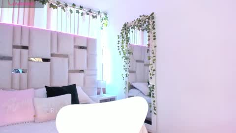 Snapshot of lya_brown chatting on 11/11/25, 12:27 lya_brown online show from 11/11/25, 12:27