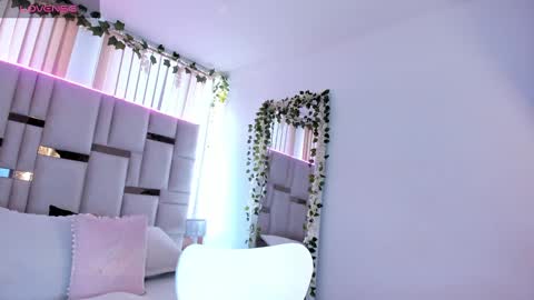 Snapshot of lya_brown chatting on 11/21/25, 12:15 lya_brown online show from 11/21/25, 12:15