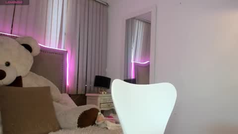 Snapshot of lya_brown chatting on 11/28/25, 12:19 lya_brown online show from 11/28/25, 12:19