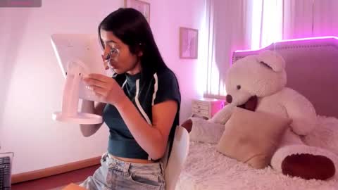 Snapshot of lya_brown chatting on 11/30/25, 01:48 lya_brown online show from 11/30/25, 01:48