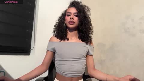 Snapshot of lyadumont chatting on 11/16/25, 10:59 LYA online show from 11/16/25, 10:59