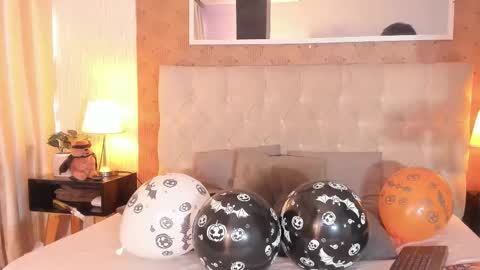 Lyan online show from 10/31/25, 08:10