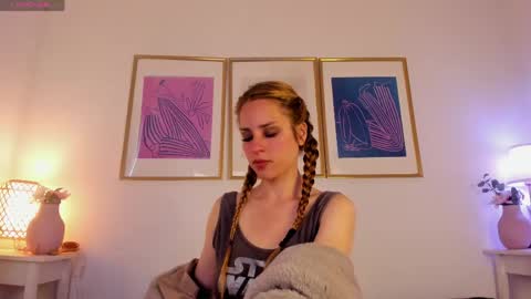 Snapshot of lyana_xz chatting on 05/30/26, 11:40 LYA online show from 05/30/26, 11:40