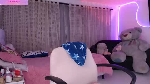 Snapshot of lyann_ chatting on 10/22/25, 02:45 Lyann online show from 10/22/25, 02:45