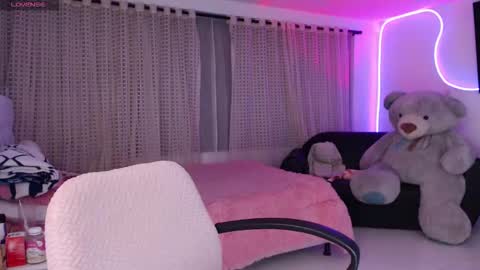 Snapshot of lyann_ chatting on 10/24/25, 02:30 Lyann online show from 10/24/25, 02:30