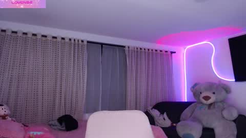 Snapshot of lyann_ chatting on 10/29/25, 12:24 Lyann online show from 10/29/25, 12:24