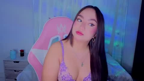 Snapshot of lyavalmont chatting on 05/19/26, 10:49 lyavalmont online show from 05/19/26, 10:49