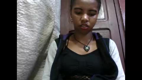 Snapshot of lydialarin chatting on 09/22/25, 04:09 Lydiah online show from 09/22/25, 04:09