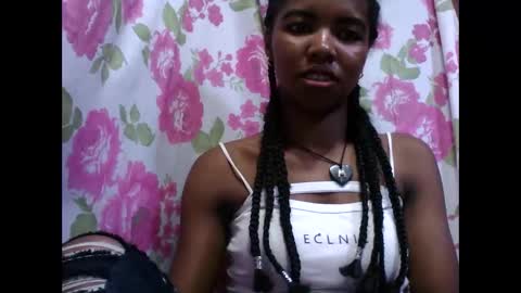 Snapshot of lydialarin chatting on 10/12/25, 10:25 Lydiah online show from 10/12/25, 10:25