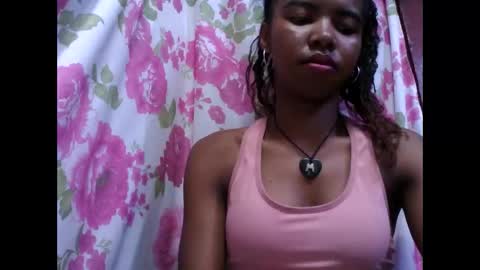 Snapshot of lydialarin chatting on 10/14/25, 03:18 Lydiah online show from 10/14/25, 03:18