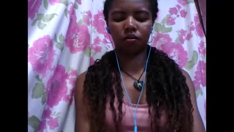 Snapshot of lydialarin chatting on 10/14/25, 04:08 Lydiah online show from 10/14/25, 04:08