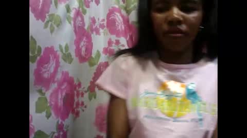 Snapshot of lydialarin chatting on 10/18/25, 03:20 Lydiah online show from 10/18/25, 03:20