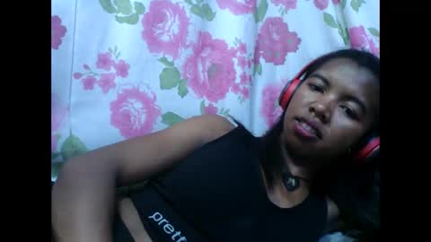 Snapshot of lydialarin chatting on 10/22/25, 07:13 Lydiah online show from 10/22/25, 07:13