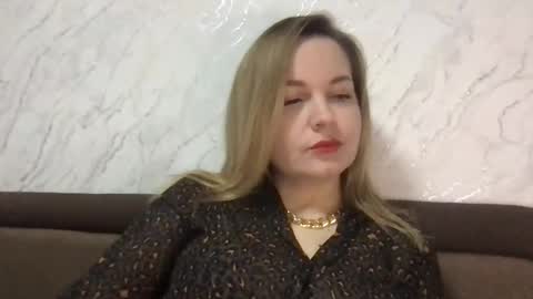 Snapshot of lyeeu25 chatting on 03/06/25, 04:08 Tina online show from 03/06/25, 04:08