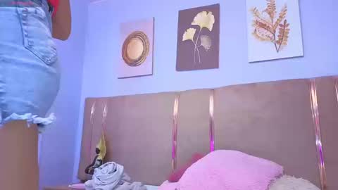 lyl_cristal online show from 09/11/25, 04:01