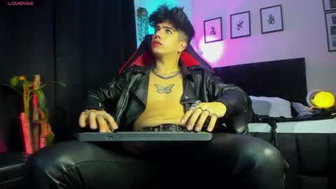Lyle Bennett Freelance Model online show from 07/21/26, 11:23