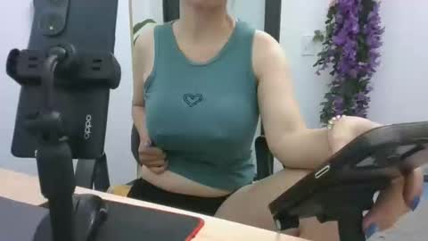 lyli_99 online show from 09/11/25, 10:59