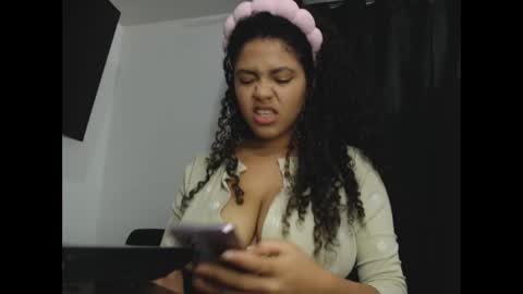 Snapshot of lylii_evans chatting on 02/24/25, 05:00 lylii_evans online show from 02/24/25, 05:00