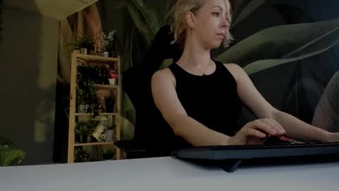 Snapshot of lylithskye chatting on 11/19/25, 10:59 Lylith Skye NO NUDE model online show from 11/19/25, 10:59