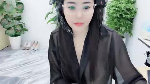 Snapshot of lyly_sweet97 chatting on 10/17/25, 02:15 lyly_sweet97 online show from 10/17/25, 02:15