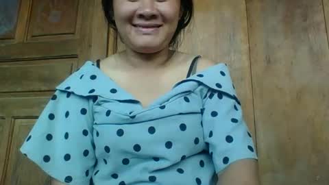 lylymai online show from 10/22/25, 07:41