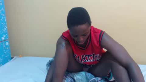 lyn_anna online show from 02/05/25, 11:34
