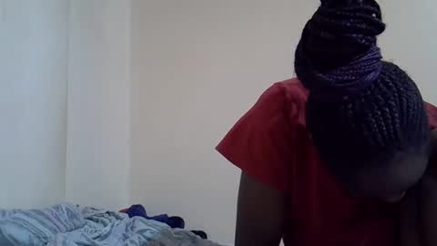 Snapshot of lyn_anna chatting on 09/17/25, 11:56 lyn_anna online show from 09/17/25, 11:56