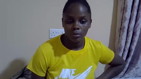 Snapshot of lyn_anna chatting on 10/17/25, 08:22 lyn_anna online show from 10/17/25, 08:22