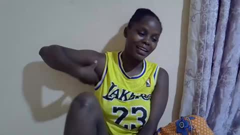 Snapshot of lyn_anna chatting on 10/21/25, 07:47 lyn_anna online show from 10/21/25, 07:47