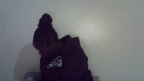 lyn_anna online show from 05/17/26, 05:53