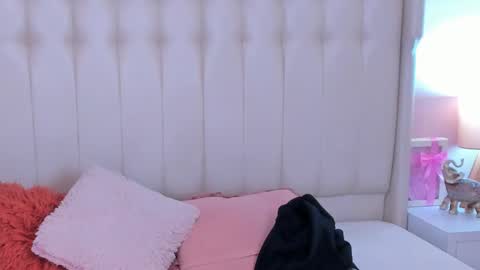 Snapshot of lyn_smith_ chatting on 10/10/25, 11:20 Lyn online show from 10/10/25, 11:20